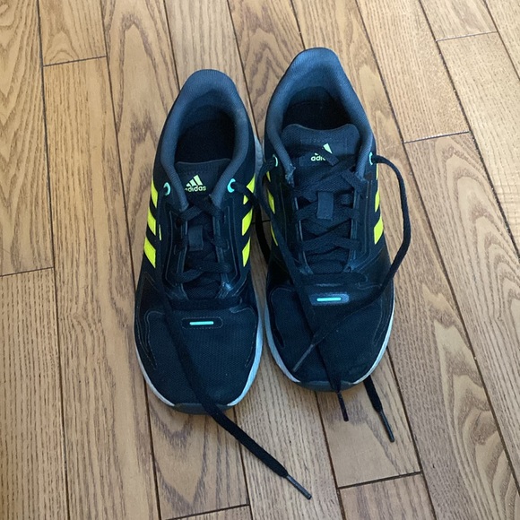 Boys adidas sneakers size US 3 - Picture 2 of 3